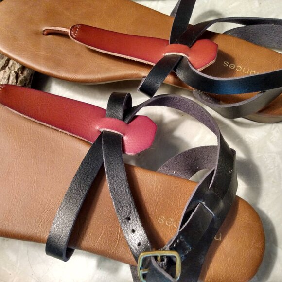 Maurices Strappy Flip Flop Sandals 9 - Picture 2 of 5